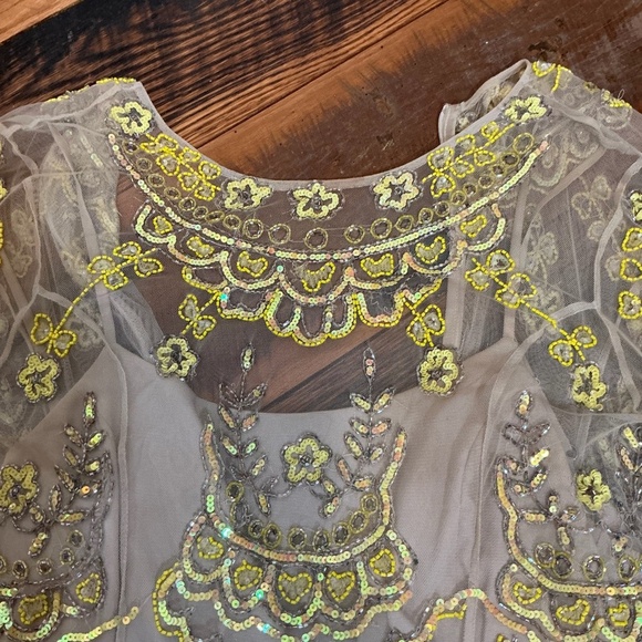 Needle & Thread Tiered Petal Embellished Tulle Dress in Beige Yellow Size 8 - Picture 8 of 15